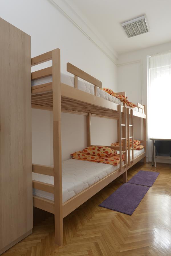Hostel Flow House Centar 노비사드 외부 사진