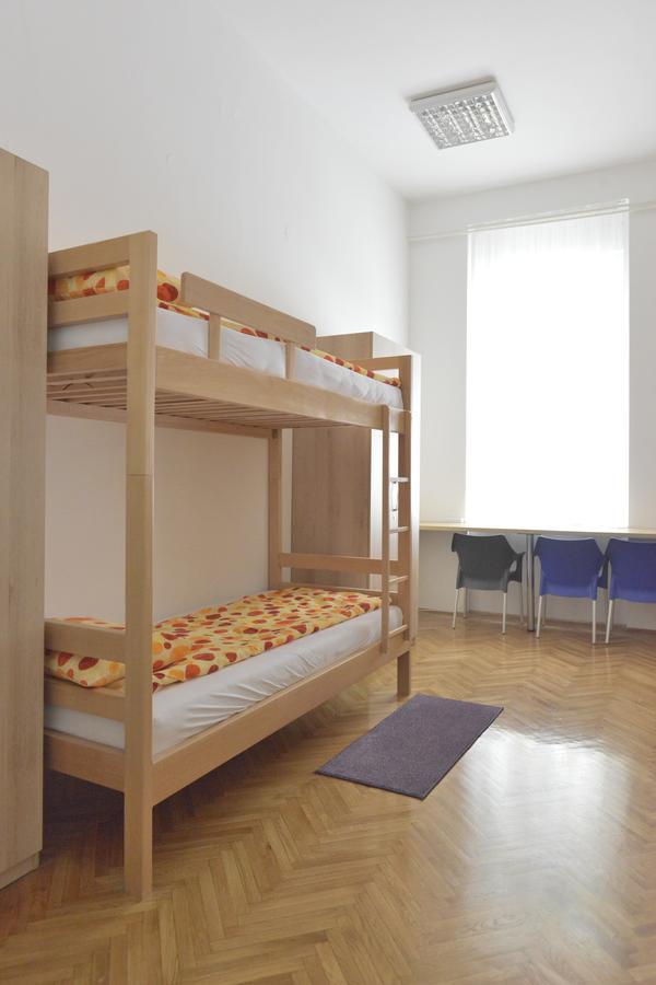 Hostel Flow House Centar 노비사드 외부 사진