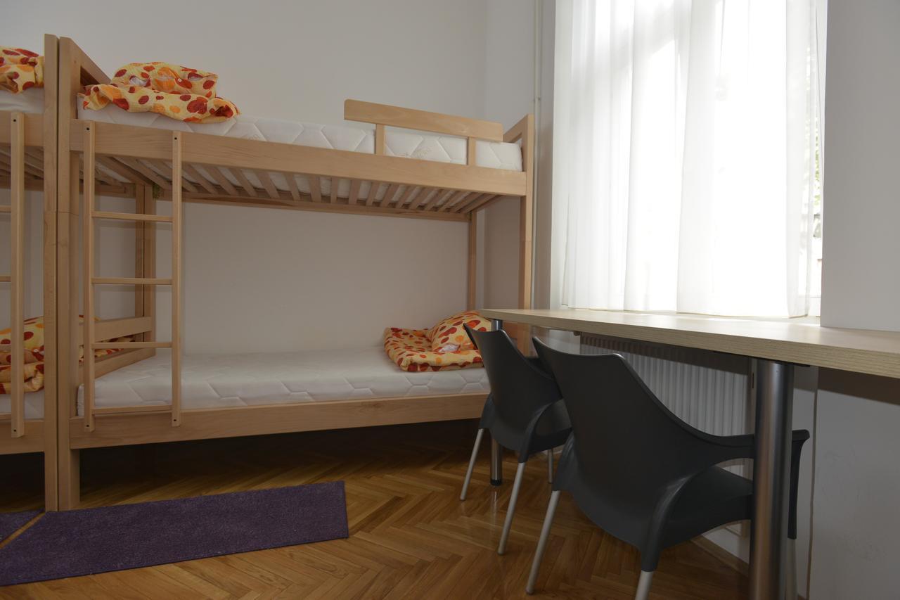 Hostel Flow House Centar 노비사드 외부 사진